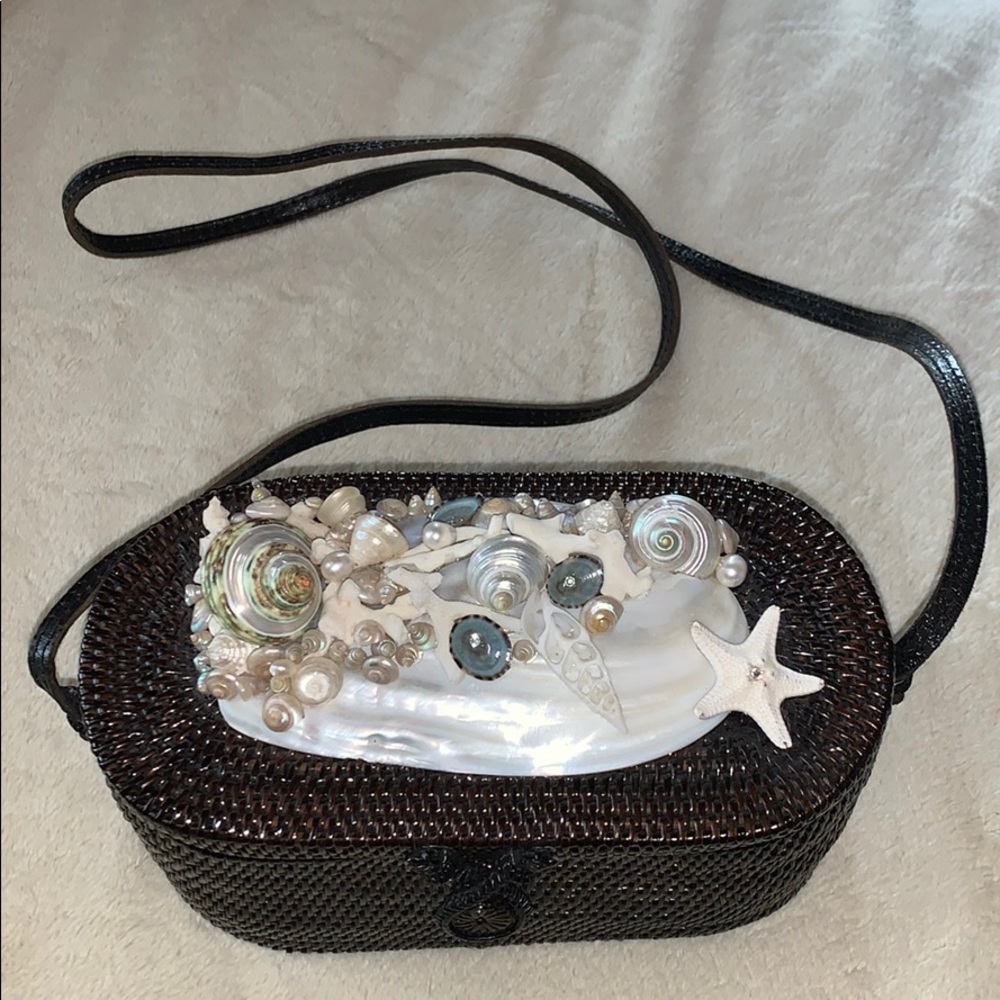 DEWI Seashell Crossbody Basket Bag!
